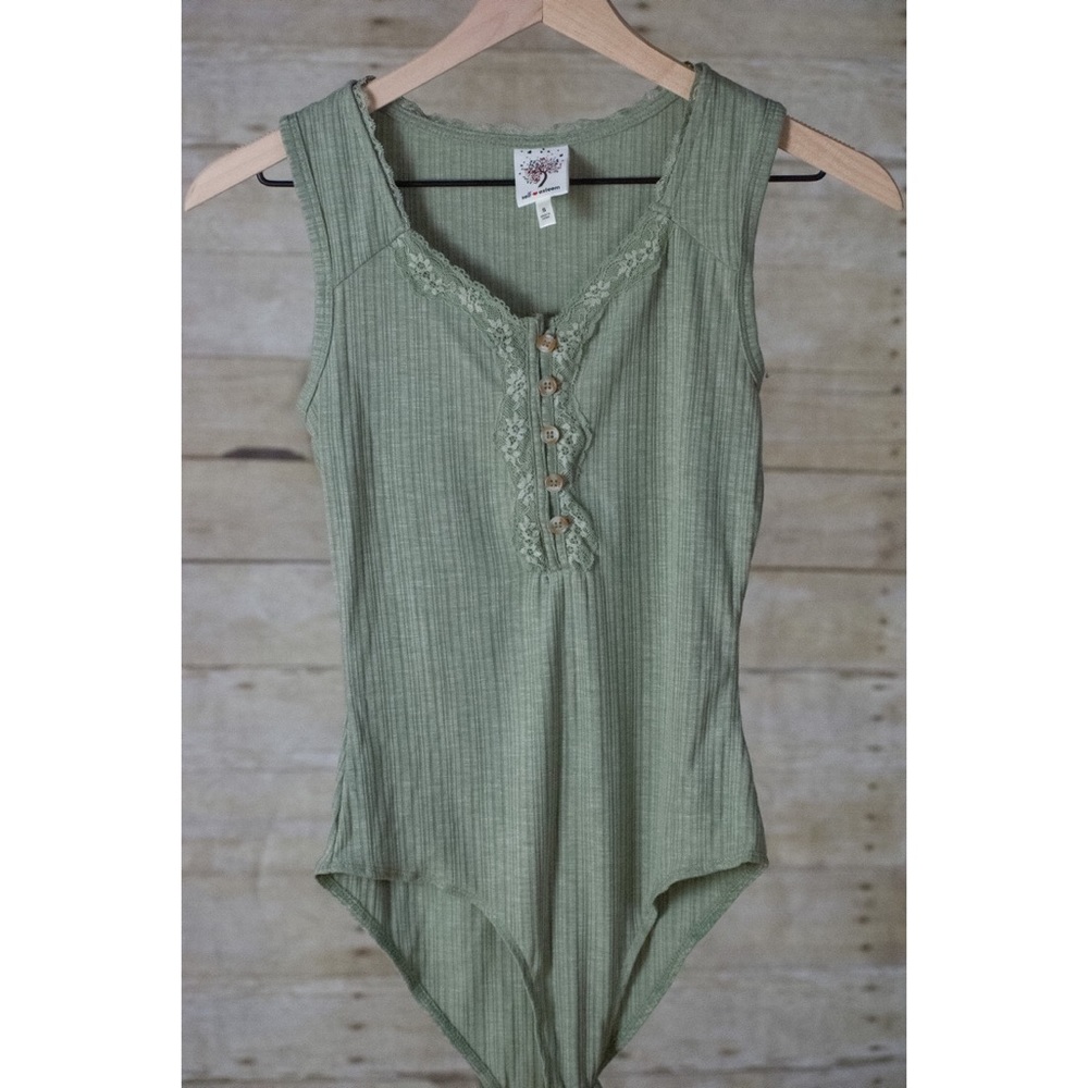 Women’s bodysuit size small